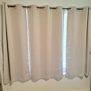 Black-out grommet panel curtain